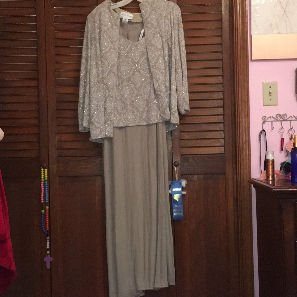 Stunning David’s Bridal Dress and Jacket Set